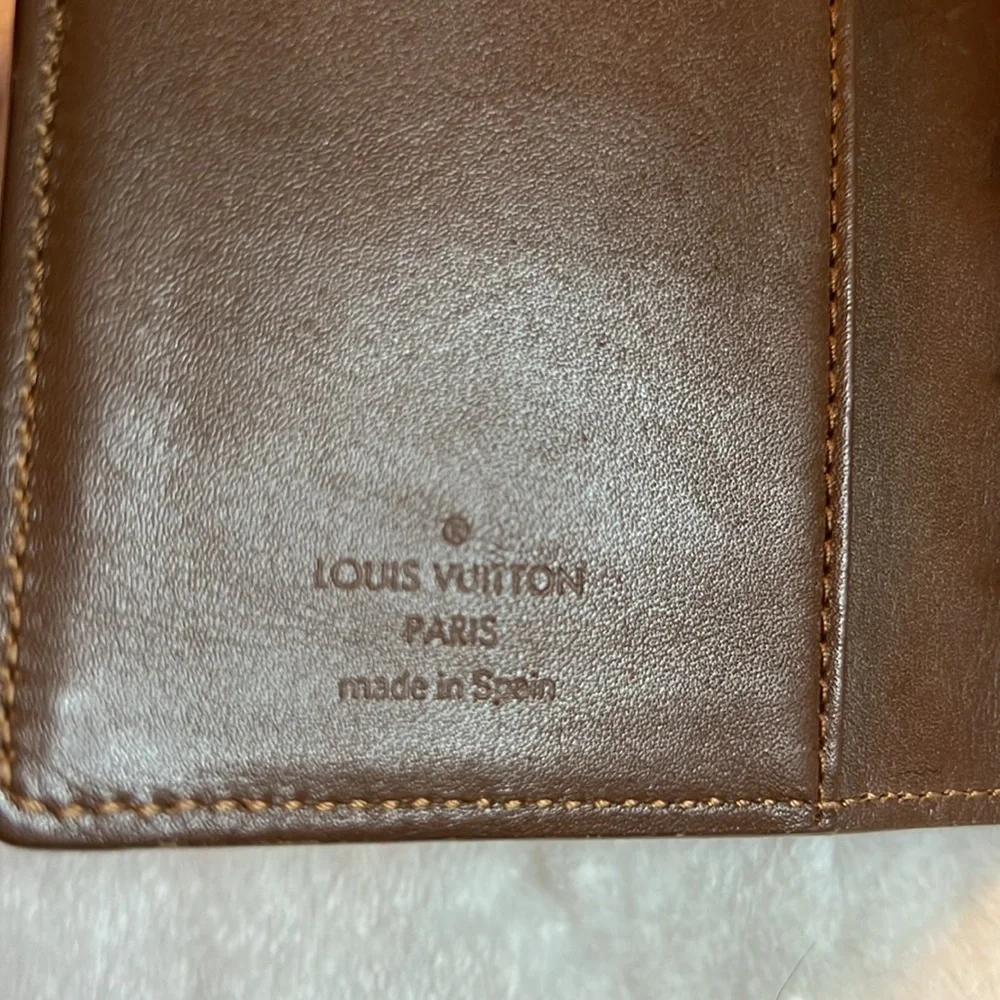 Authentic Louis Vuitton Vernis Agenda - Picture 10 of 13